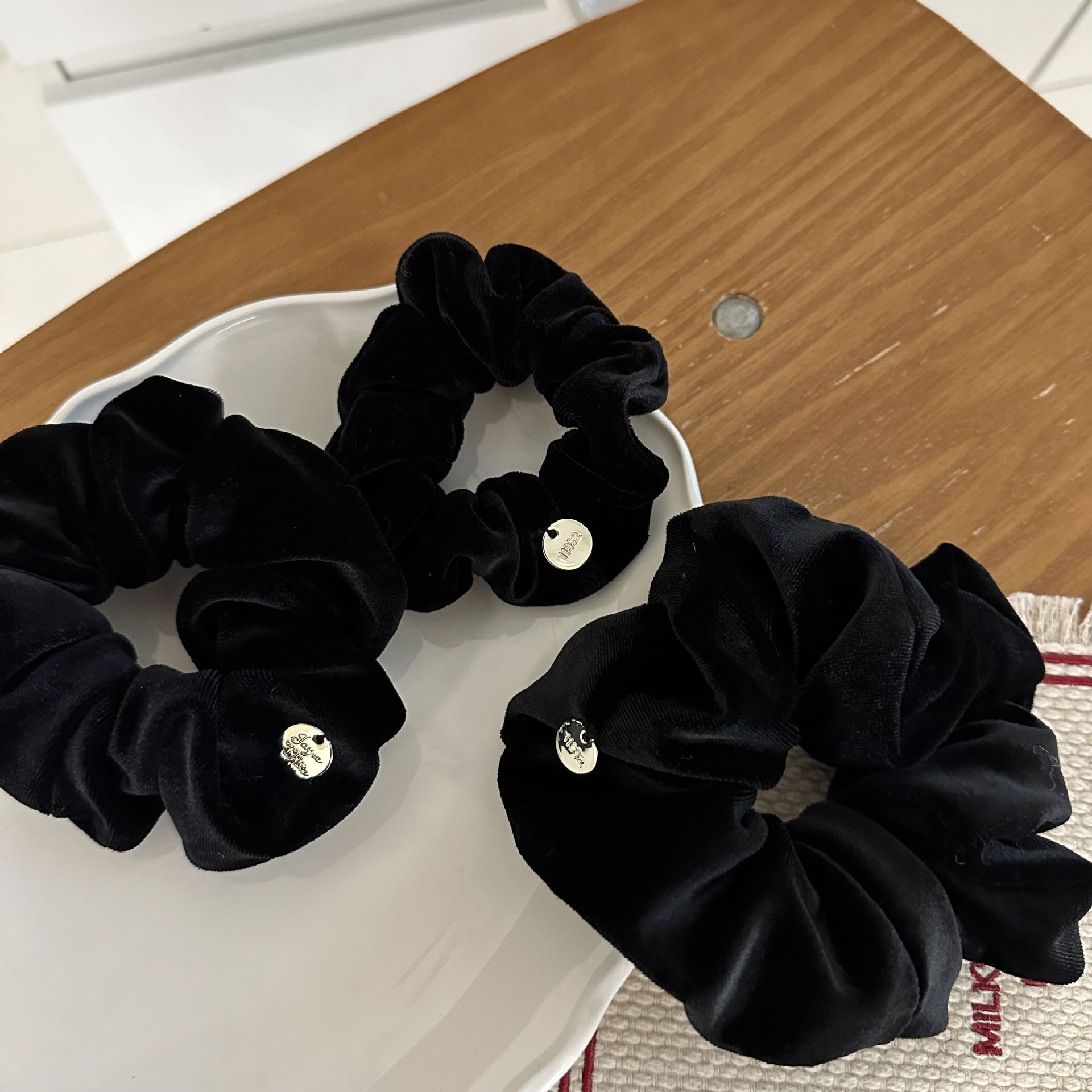 Woman Elegant Velvet Elastics  - Tablet Holder Accessories ulasan dan harga